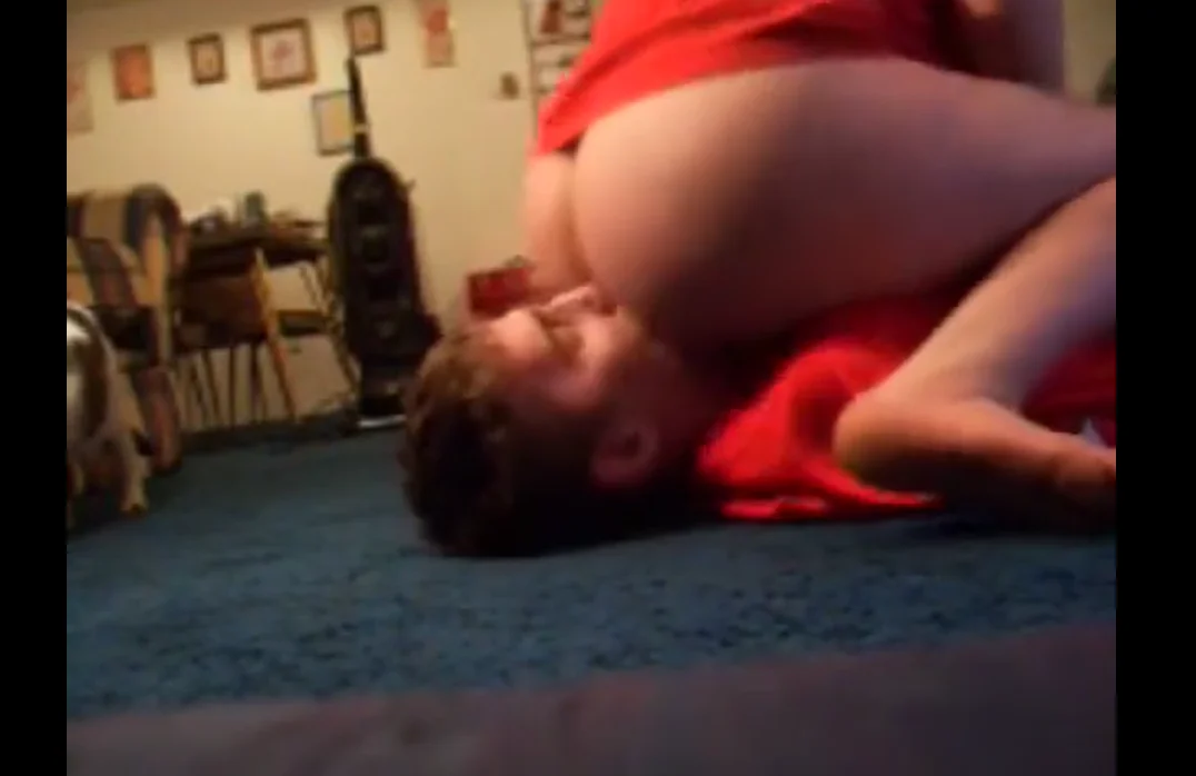 girlfriend sits her fat ass on his face